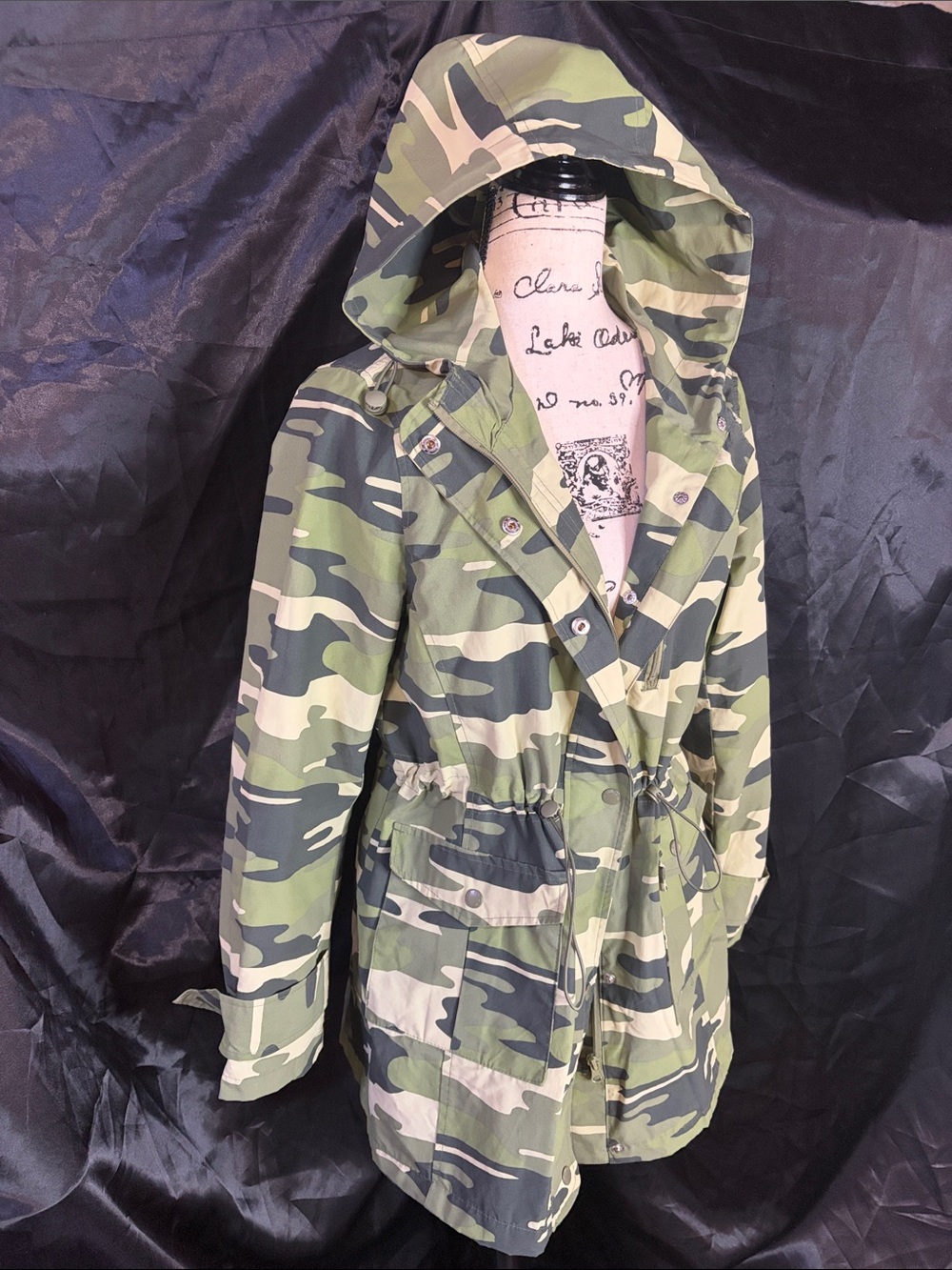 Crown & Ivy Camo Utility Jacket Hooded Lightweight Coat EUC Sz M - Picture 3 of 8